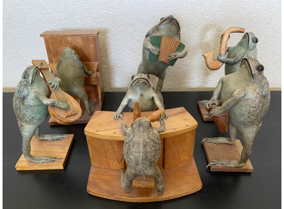 A Large Grouping Of Taxidermy Frogs In Wood Mounts Including Frog Band And Frog Bar
