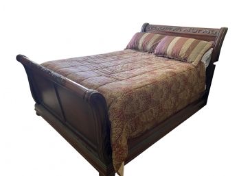 A Lovely Queen Sized Sleigh Bed Frame With Mattress And Bed Linens
