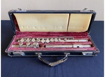 Armstrong Flute (plays) In Case