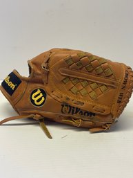 Wilson Baseball Softball Glove A2489 12.5 RHT Grip Tite Pocket