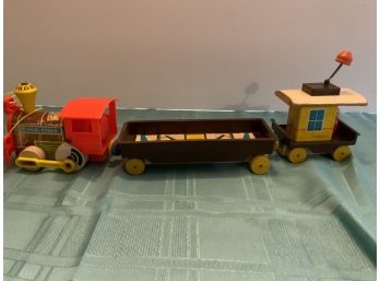 Vintage Fisher Price Wooden Engine/caboose -some Peeling Of Decals As Pictured, Caboose Roof Is Worn