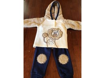 New/size 12 Months  2 Piece Hooded Outfit Lion