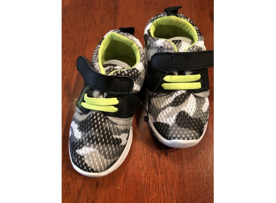 New/ Size 6 Toddler Boys Velcro Sneakers