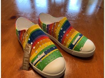 Native Colorful Kids Lightweight Slide Ons, NEW