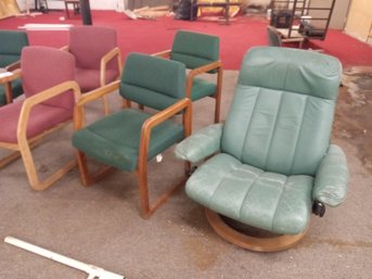 RED & GREEN CONFERENCE CHAIRS, CLOTH LOT (8)