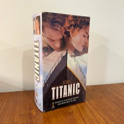 Vintage James Cameron's TITANIC Double VHS Video Set (1997)