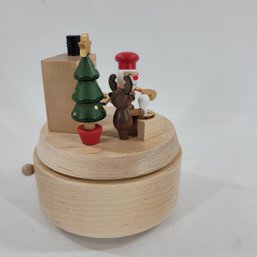 Wonderful Life Christmas Baking Music Box Plays  'We Wish You A Merry Christmas'