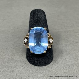 10K Yellow Gold Ring London Blue Topaz With Diamonds Size 7 Weighs 9.1 Grams