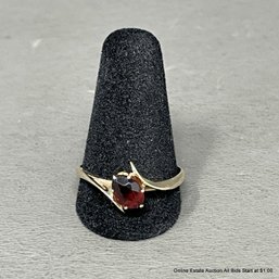 14K Yellow Gold Ring With Garnet Stone 2.5 Grams Size 9.5