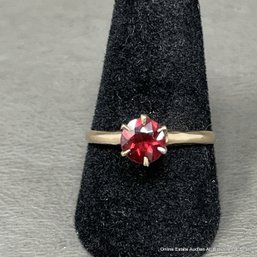 10K Yellow Gold Ring With Garnet Stone 1.5 Grams Size 6.5