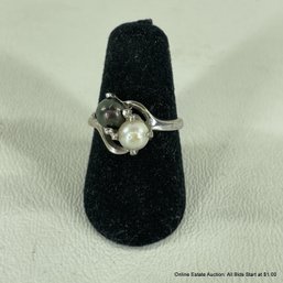 10K White Gold And Pearl Ring Marked '10K B & 7' Size 5.5