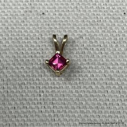 14k Yellow Gold And Tourmaline Pendant 0.69 Grams