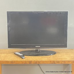 Samsung 32' TV With Remote (LOCAL PICK UP ONLY)