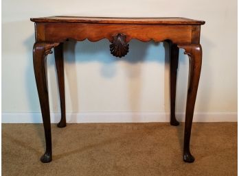 Queen Anne Period Occasional Table With Shell Motif On Apron