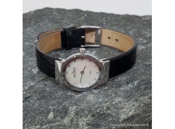 Skagen Denmark Ladies Wristwatch Mother Of Pearl Leather Bracelet