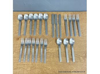 23pc Reed And Barton Select Stainless Flatware
