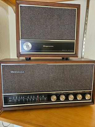 Mid Century Modern Magnavox Radio And Speaker