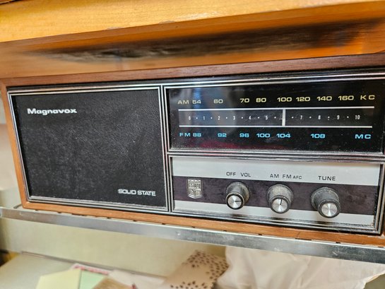 Magnavox Solid State Small Radio