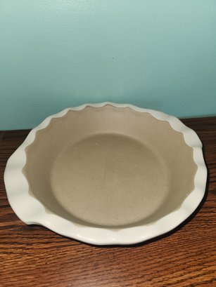 The Pampered Chef Family Heritage White Stoneware Pie Pan