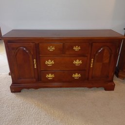 Buffet/sideboard/Cabinet