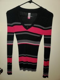 No Boundaries Size 7-9 Medium Women's Sweater