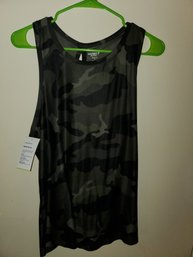 Old Navy Size Medium Tank. New.