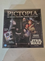 Star Wars Pictopia Board Game. New