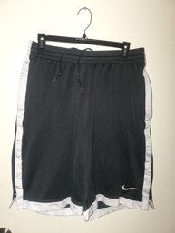 Nike Basketball Shorts Size Medium (has Pockets)