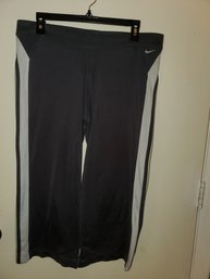 Women's Nike Capri Size Large 12-14