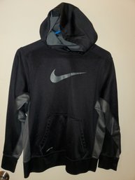 Nike Therma-fit.. Youth Size XL Hoodie