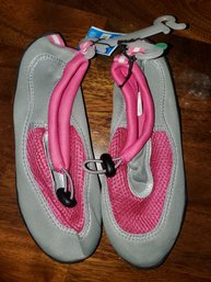 Girls Water Shoes Size M 2-3 (new)