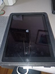 16gb IPad Tablet & Charger-Read Description