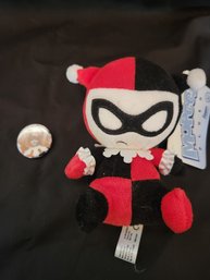 Harley Quinn Pin And Mopeez Plush Doll