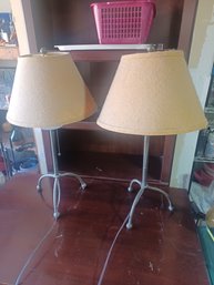 Set Of 2 Lamps 3 Prong Legs