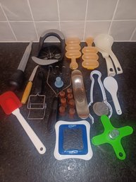 Mixed Kitchen Utensils