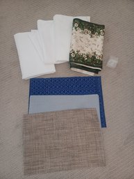 Table Cloths And Placemats Mixed Lot