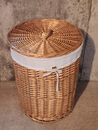 Wicker Laundry Basket With Lid & Liner