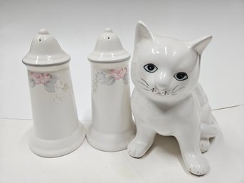 Vintage Ceramic Cat And Salt And Pepper Shakers