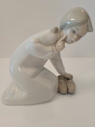 Vintage Lladro Figurine Girl With Slippers