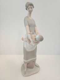 LLADRO Mother With Child Figurine 13'