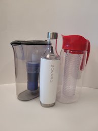 Plastic Water Pitchers And Fresh Fruit Infused Pitcher And Water Bottle