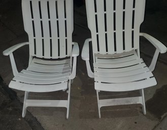 2 Outdoor Reclining Chairs