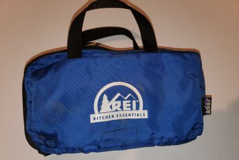 R.e.i Kitchen Essentials Set & Bag (Camping Gear)