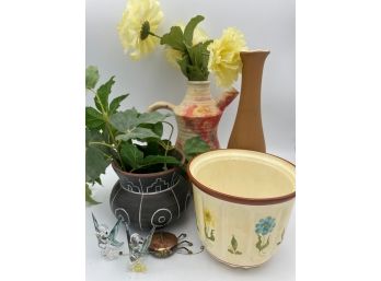 Vase Pot And Knick Knacks