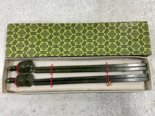 150 Set Of 2 Jade Chopsticks And Matching Turtle Hashi-Makuras, W/ Case
