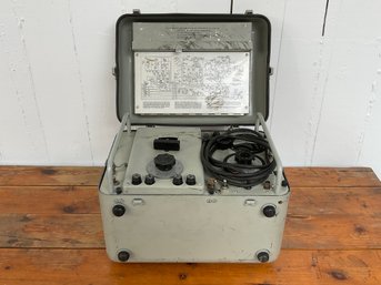 17 Navy Department Bureau Of Ships AN/URM-26A R.F. Signal Generator Set