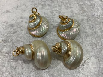 074 Lot Of 4 Vintage Pearlescent And Gold Mini Conch Shell Charm/Pendants