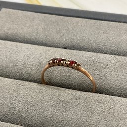 002 10k Gold Red Garnet Stone Victorian Thin Ring Size 8 AS IS