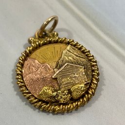 009 14k Gold Alaska Cabin Inlaid Necklace Pendant