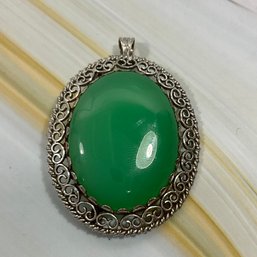 066 18k White Gold Jade Oval Necklace Pendant And Brooch Pin